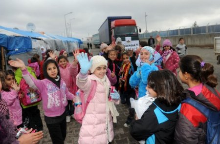 Bursa’dan gönderilen yardımlar Suriyeli sığınmacılara ulaştı