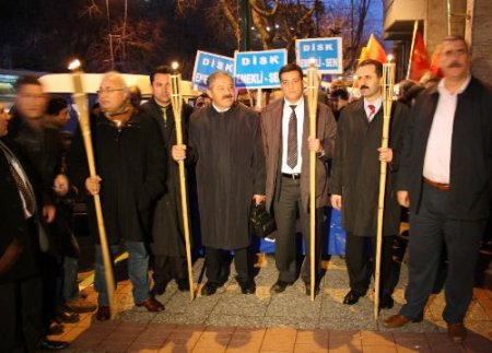 Bursa'dan Tekel İşçilerine Meşaleli Destek
