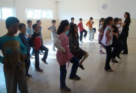 Bursalı çocuklar İngilizce ve halk oyunları kursuna akın etti