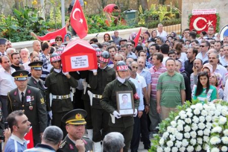 Bursalı şehit Tolga Taştan, ebedi yolculuğa uğurlanıyor (1)