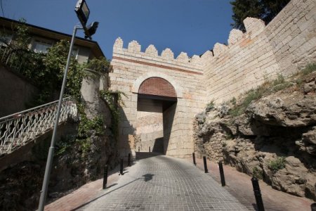 Bursa'nın 2300 yıllık surlarına ait tarihi kapılar bir bir restore ediliyor