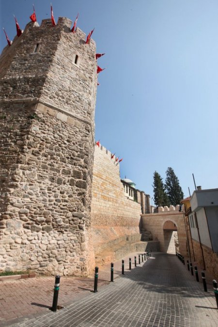 Bursa'nın 2300 yıllık surlarına ait tarihi kapılar bir bir restore ediliyor