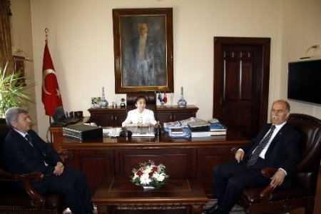 Bursa’nın ilk kadın valisi göreve başladı