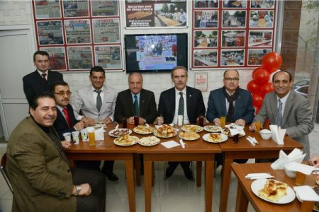 Bursa'nın rekortmen börekçisi ikinci şubesini açtı