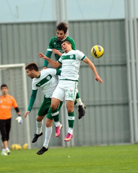 Bursaspor, A2 takımla hazırlık maçı yaptı