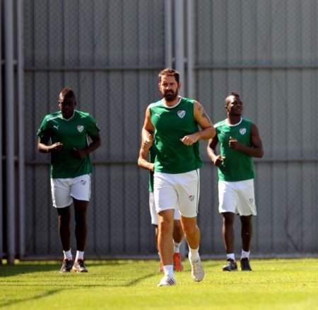 Bursaspor, ara vermeden Twente maçı hazırlıklarına başladı