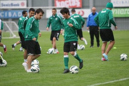 Bursaspor, Beşiktaş maçı hazırlıklarını yağmur altında sürdürdü