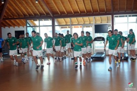 Bursaspor, Fenerbahçe için salonda çalıştı