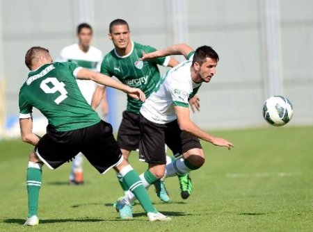 Bursaspor, gençlerle hazırlanıyor