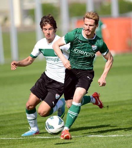 Bursaspor, gençlerle hazırlanıyor