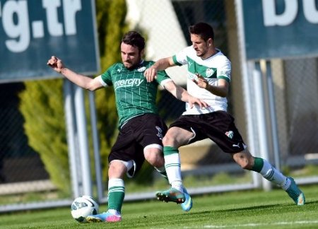 Bursaspor, gençlerle hazırlanıyor