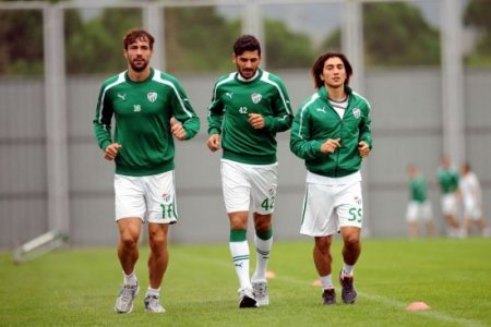 Bursaspor, Kasımpaşa maçının hazırlıklarına ara vermeden başladı