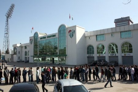 Bursaspor - Beşiktaş maçı biletlerine yoğun ilgi