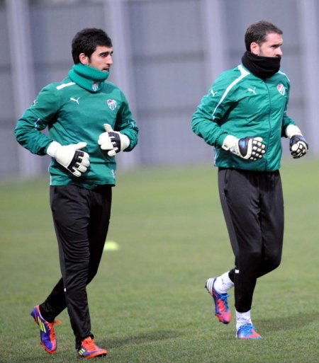 Bursaspor polis eşliğinde çalıştı