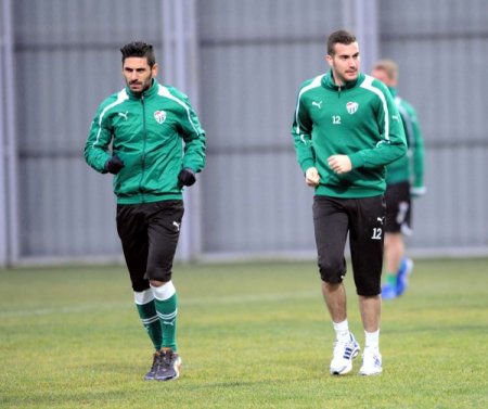 Bursaspor polis eşliğinde çalıştı