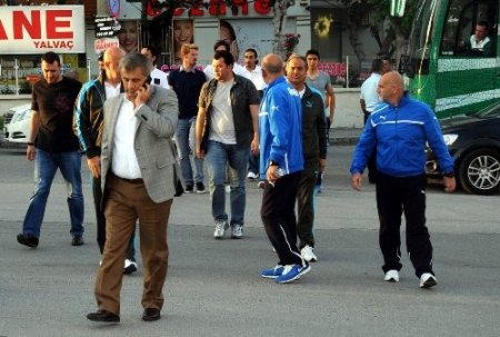 Bursaspor tam kadro Yazıcı'nın tedavi gördüğü hastaneye geldi