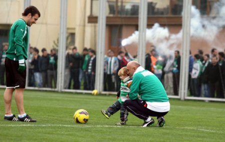 Bursaspor taraftarları, sevgililer gününde Özlüce'ye akın etti