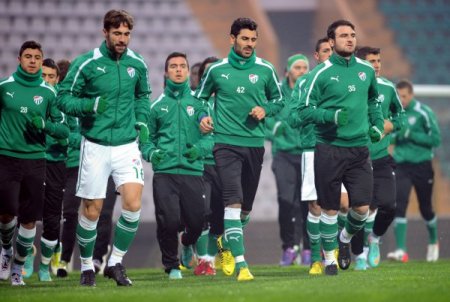 Bursaspor yağmur altında çalıştı