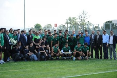 Bursaspor'da Edu ve Ferdinand takımla vedalaştı