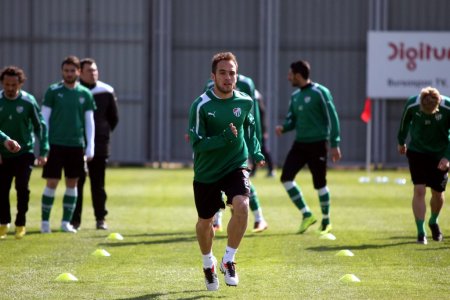 Bursaspor'da Fenerbahçe maçı öncesi Pinto ve Basser sıkıntısı