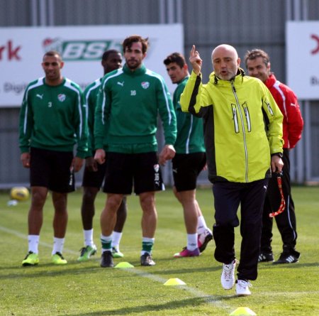 Bursaspor'da Fenerbahçe maçı öncesi Pinto ve Basser sıkıntısı