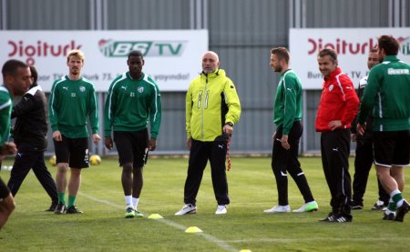 Bursaspor'da Fenerbahçe maçı öncesi Pinto ve Basser sıkıntısı