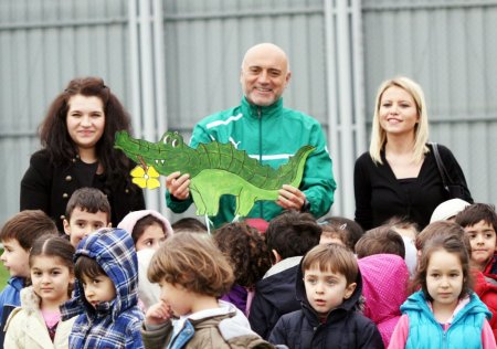 Bursaspor'da futbolcular, anaokulu öğrencileriyle moral buldu