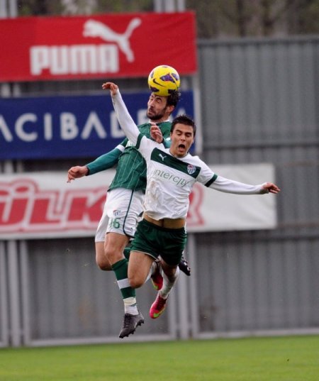 Bursaspor'da gençler hazırlık mmaçında terledi