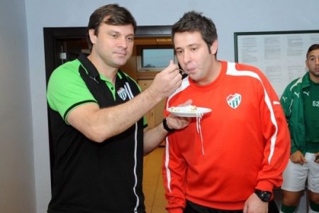 Bursaspor'da Özhan Pulat’a sürpriz doğum günü