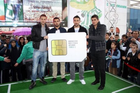 Bursasporlu futbolcular, Bursasporcell taraftar hattını dağıttı