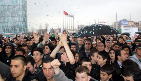 Bursasporlu futbolcular, Bursasporcell taraftar hattını dağıttı