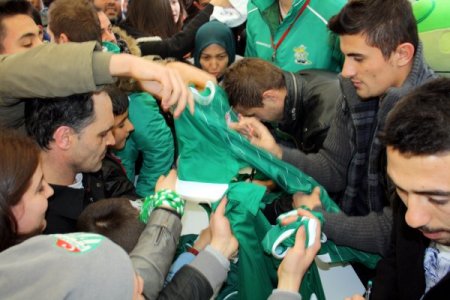 Bursasporlu futbolcular, Bursasporcell taraftar hattını dağıttı