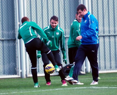 Bursaspor'un sakatları fizyoterapist eşliğinde çalıştı