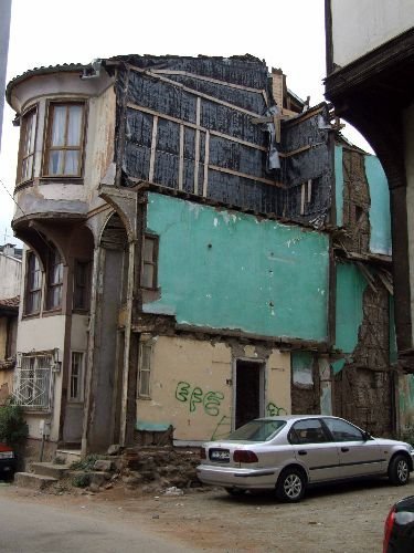 Bursa'ta Tarihi Bir Bina Daha Yok Oldu