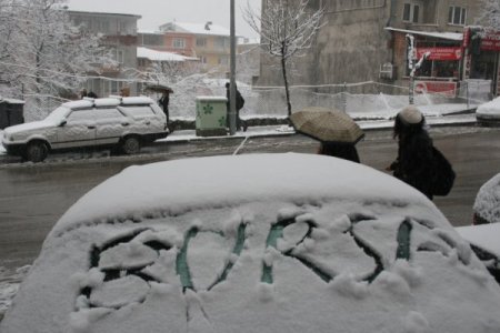 Bursa’ya mevsimin ilk karı yağdı