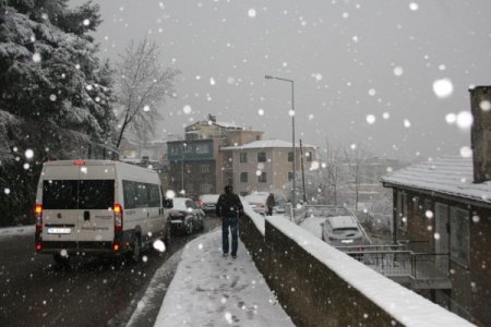Bursa’ya mevsimin ilk karı yağdı