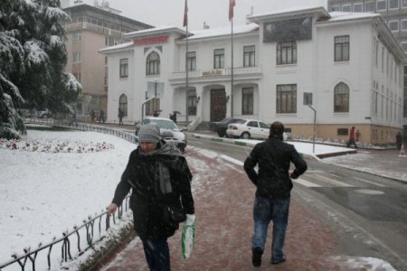 Bursa’ya mevsimin ilk karı yağdı