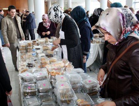 BUSEDER'li kadınlardan öğrenciler yararına kermes