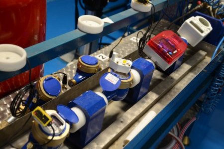 Buski Su Sayaçlarına Bakım Yapıyor