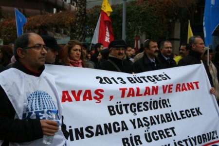 Bütçe görüşmeleri İzmir'de protesto edildi