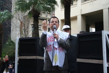 Bütçe görüşmeleri İzmir'de protesto edildi