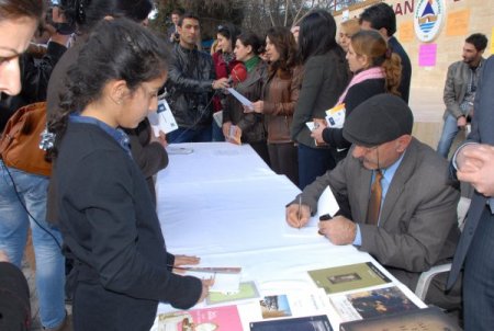Büyük küçük herkes kitap okudu
