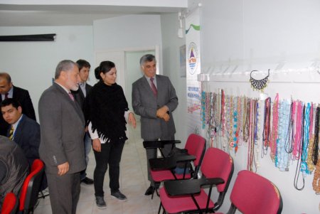 Büyükaslan, Engelli Takı Tasarım Sergisi'ni gezdi