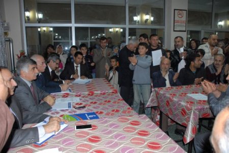 Büyükaslan, TOKİ sakinlerinin sorunlarını dinledi