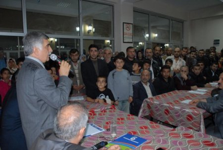 Büyükaslan, TOKİ sakinlerinin sorunlarını dinledi