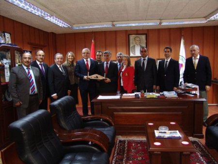 Büyükaslan: Eğitimde görülmemiş yatırımlara şahit oluyoruz