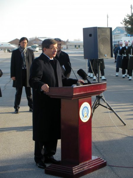 Büyükelçi Jassal'ın Cenazesini Ülkesine Bakan Davutoğlu Uğurladı