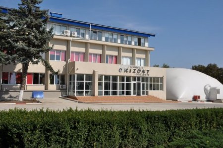 Büyükelçi Kartal, Orizont Liseleleri'ni ziyaret etti