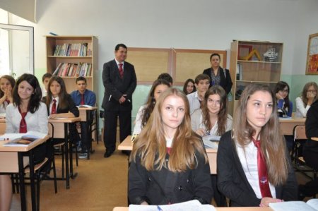 Büyükelçi Kartal, Orizont Liseleleri'ni ziyaret etti