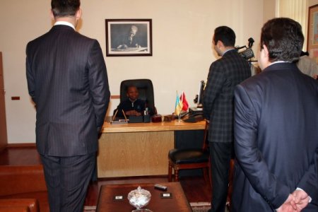 Büyükelçi Meriç, Koltuğunu Türk Okulu Öğrencilerine Bıraktı